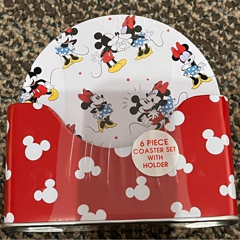 🌻🌻 3 for $30🌻🌻
** NWT** Disney Mickey and friends 6 piece coaster with holder